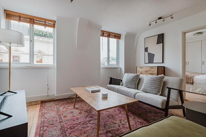 2 Bedroom Apartment To Rent In Clerkenwell Green, London, EC1R