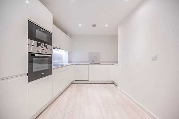 2 Bedroom Flat To Rent In Royal Court, Harrow, Stanmore, HA7