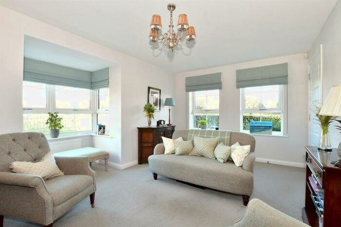 3 Bedroom Detached House For Sale In Lunar Crescent, Selsey, West Sussex, PO20