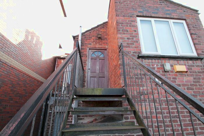 2 Bedroom Flat To Rent In Cross Street, Sale, M33