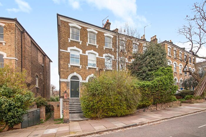 2 Bedroom Flat For Sale In Highbury Hill, London, N5