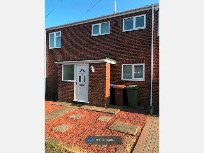 3 Bedroom Terraced House To Rent In Milton Road, Corringham, SS17
