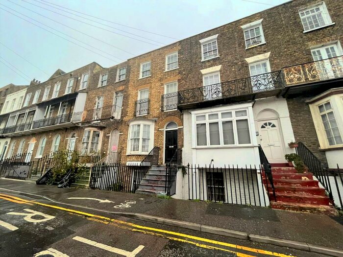 2 Bedroom Flat To Rent In Grosvenor Place, Margate, CT9