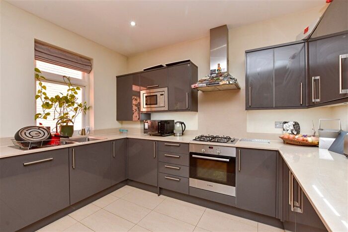 2 Bedroom Flat For Sale In Bell Street, Reigate, Surrey, RH2