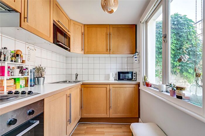 Studio To Rent In Warbeck Road, London, W12