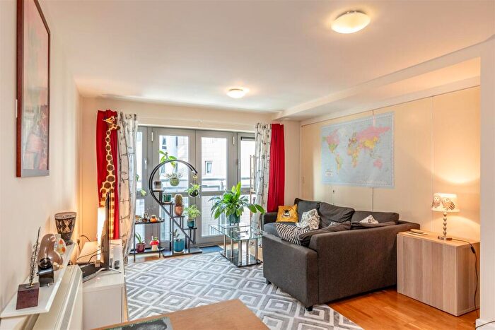 2 Bedroom Flat For Sale In Hamilton Court, Montague Street, BS2