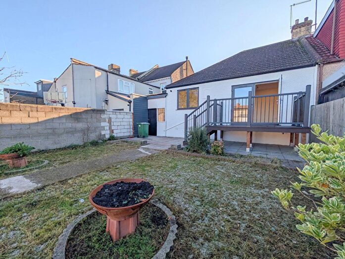 3 Bedroom Semi Detached Bungalow To Rent In Sydney Road, London, SE2