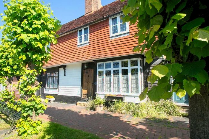 3 Bedroom End Of Terrace House For Sale In High Street, Burwash, Etchingham, East Sussex, TN19