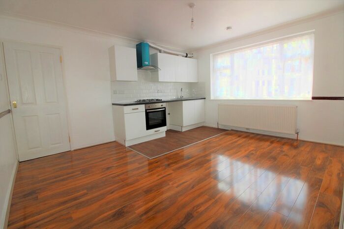 3 Bedroom Flat To Rent In Tillotson Road, Edmonton, N9