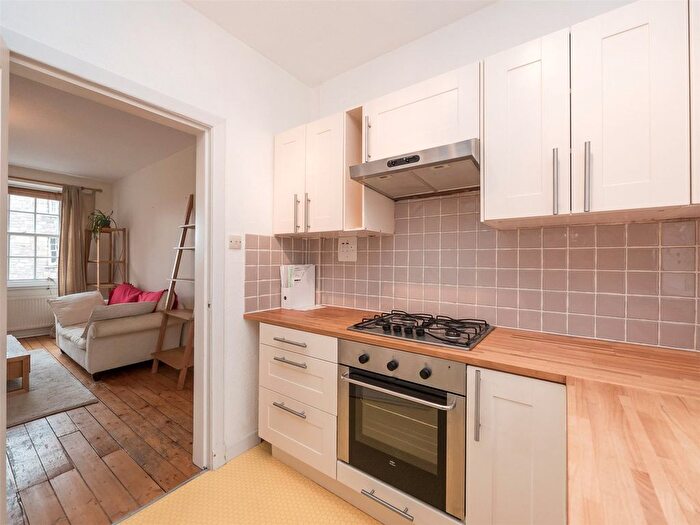 1 Bedroom Flat To Rent In East Crosscauseway, Edinburgh, EH8