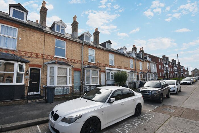 3 Bedroom Terraced House To Rent In Kings Road, East Cowes, PO32