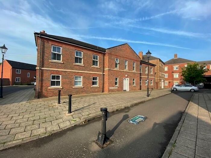 2 Bedroom Apartment To Rent In Knightsbridge Place, Fairford Leys, Aylesbury, HP19