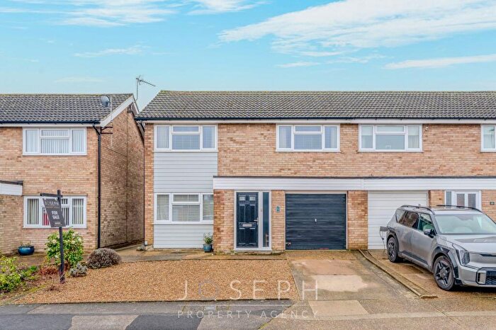 3 Bedroom Semi Detached House For Sale In Broomhayes, Ipswich, IP2