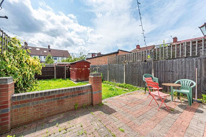 4 Bedroom Terraced House To Rent In Gracefield Gardens, Streatham, SW16