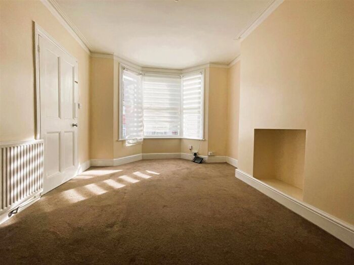 4 Bedroom Terraced House To Rent In Corporation Road, Gillingham, ME7