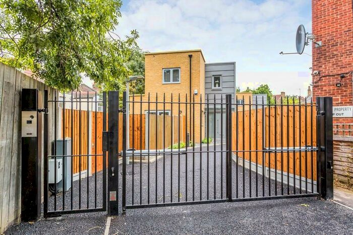 2 Bedroom End Of Terrace House To Rent In Whitley Road, London, N17