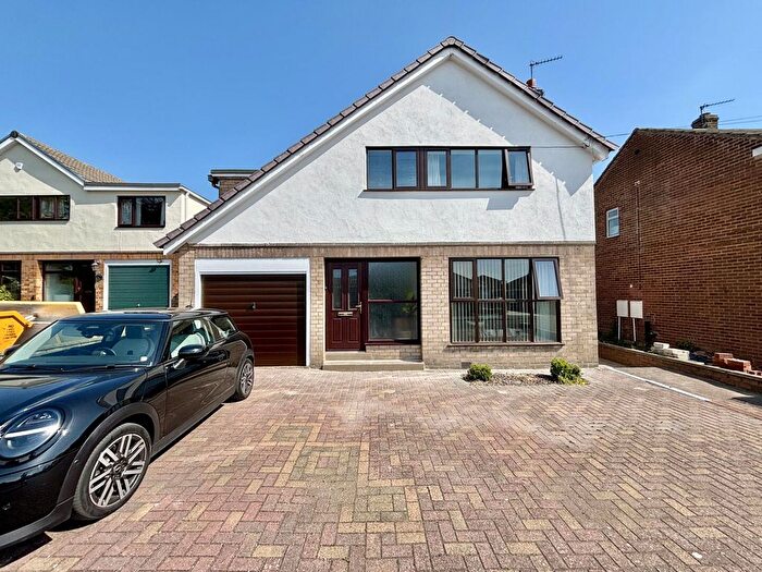 5 Bedroom Detached House For Sale In Derwent Avenue, Garforth, Leeds, LS25