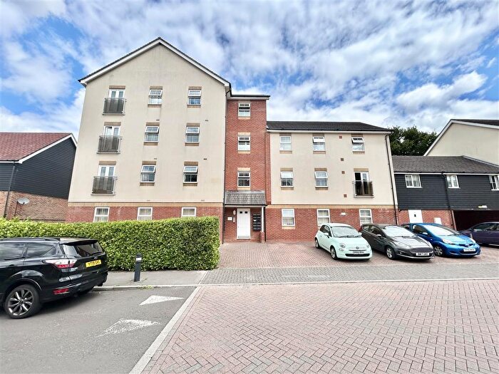 2 Bedroom Apartment To Rent In Whites Way, Hedge End, Southampton, SO30