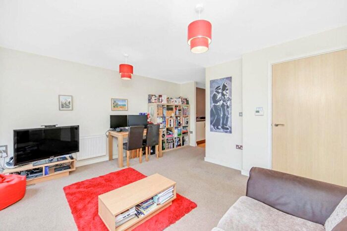 1 Bedroom Flat To Rent In Seven Sisters Road, Finsbury Park, London, N4