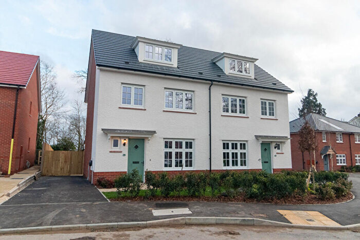 4 Bedroom Semi Detached House To Rent In Farrier Drive, Aldershot, GU11