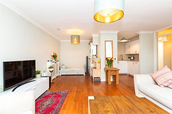 1 Bedroom Apartment To Rent In Polygon Road, London, NW1