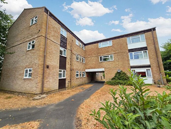 2 Bedroom Flat To Rent In Naseby, Bracknell, Berkshire, RG12