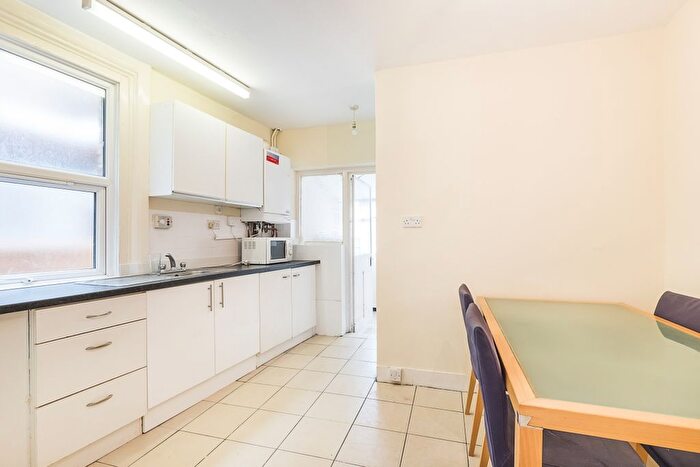 3 Bedroom Flat To Rent In Stanley Road, Teddington, TW11