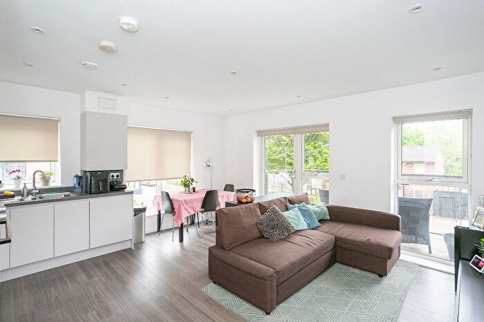 2 Bedroom Flat To Rent In Henbury Way, Bushey, South Oxhey, WD19