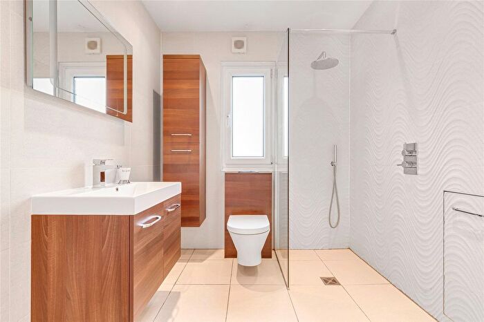 5 Bedroom Terraced House For Sale In Pendle Road, Furzedown, SW16