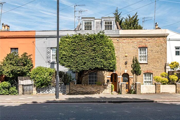 3 Bedroom Terraced House For Sale In North Hill, London, N6