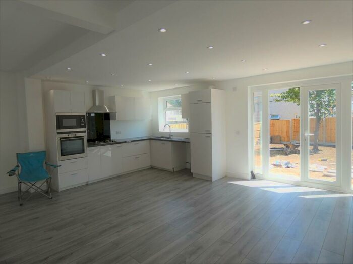 4 Bedroom Semi-Detached House To Rent In Garden Avenue, Shirebrook, NG20