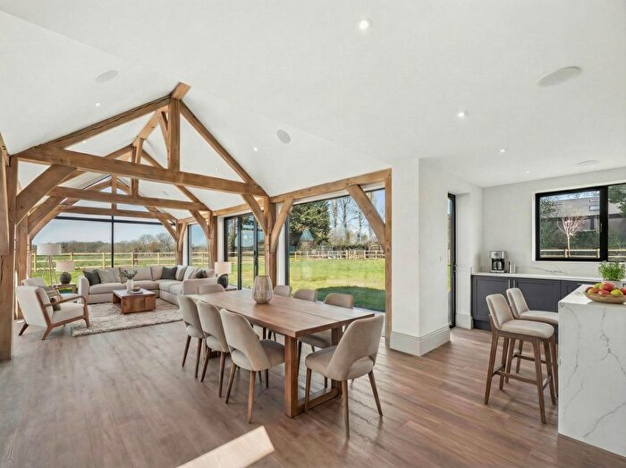 4 Bedroom Detached House For Sale In Kennel Lane, Harpenden, AL5