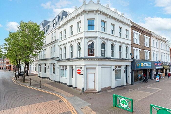 3 Bedroom Flat To Rent In High Street, Sutton, SM1