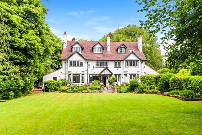 2 Bedroom Apartment For Sale In Lycrome Road, Chesham, Buckinghamshire, HP5