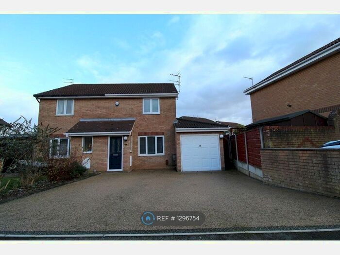 3 Bedroom Semi-Detached House To Rent In Widgeon Road, Altrincham WA14