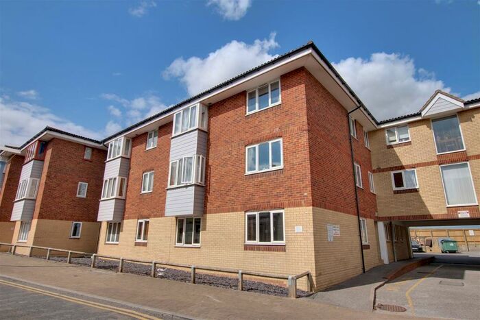 1 Bedroom Flat To Rent In Bridge Court, Newhaven, East Sussex, BN9
