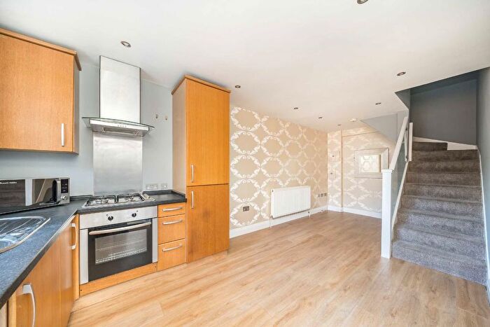 1 Bedroom Flat To Rent In Earlsfield Road, Earlsfield, SW18