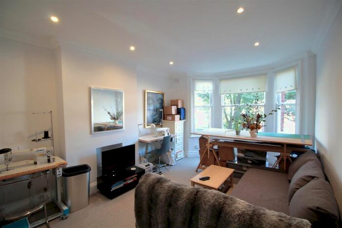 2 Bedroom Flat To Rent In Deerbrook Road, London, SE24