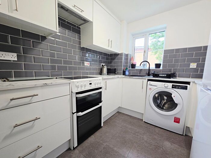 2 Bedroom Flat To Rent In Cherry Blossom Close, London, N13