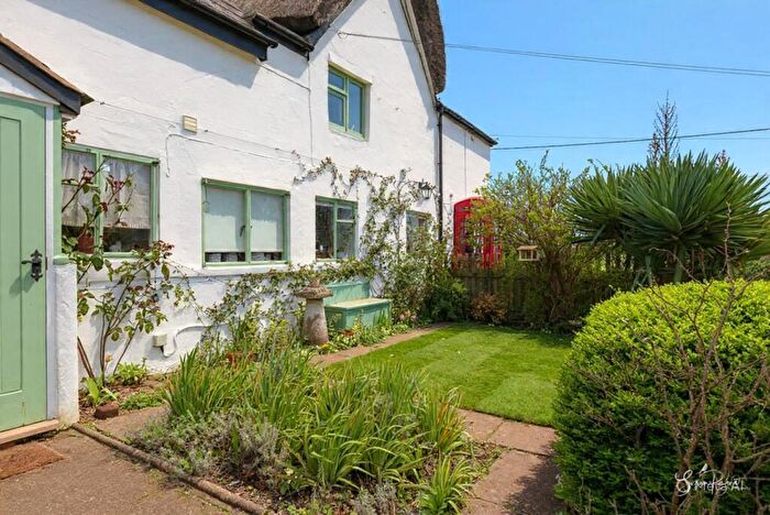 4 Bedroom Semi-Detached House For Sale In Wellow Top Road, Wellow, PO41
