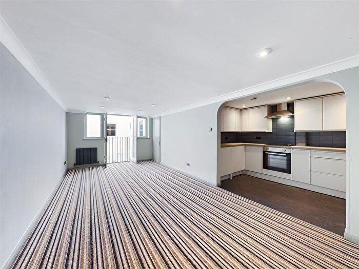 1 Bedroom Flat To Rent In Lower Rock Gardens, Brighton, East Sussex, BN2