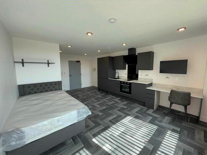 Studio To Rent In High Road, Beeston, Nottingham, NG9