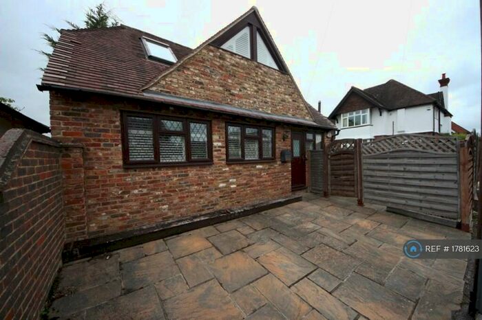 2 Bedroom Detached House To Rent In Parkhurst Road, Guildford, GU2