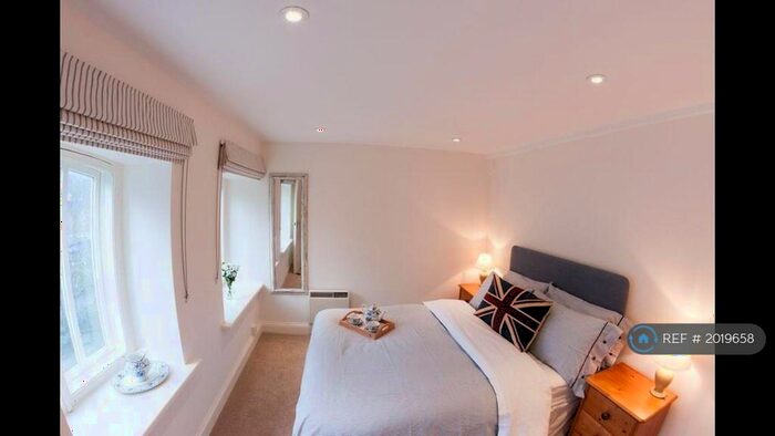 2 Bedroom Flat To Rent In Waterfront House, Bath, BA2