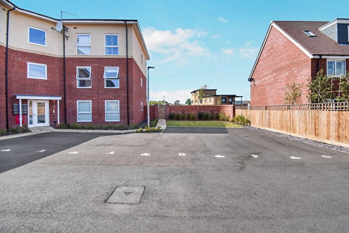 2 Bedroom Flat For Sale In Tavener Drive, Biggleswade, SG18