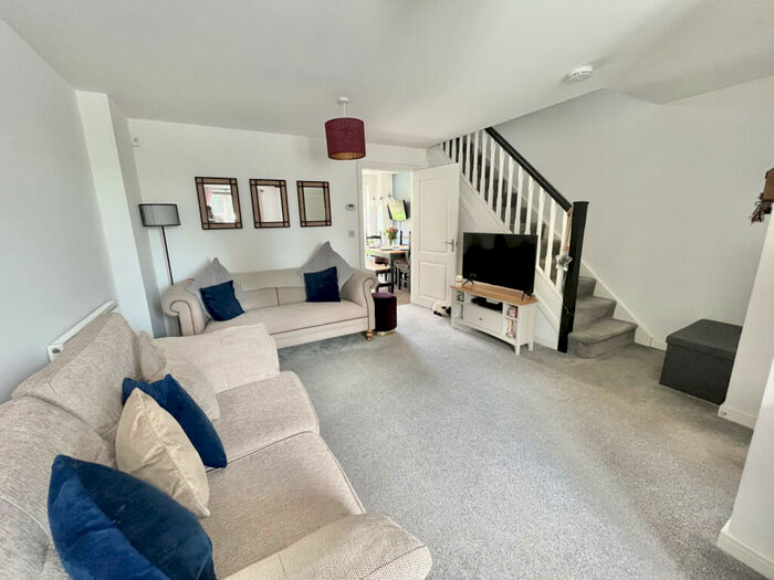 3 Bedroom End Of Terrace House For Sale In Duncan Drive, GL15