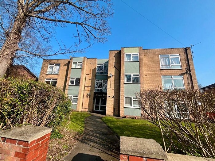 2 Bedroom Apartment To Rent In Princess Court, West Didsbury, M20