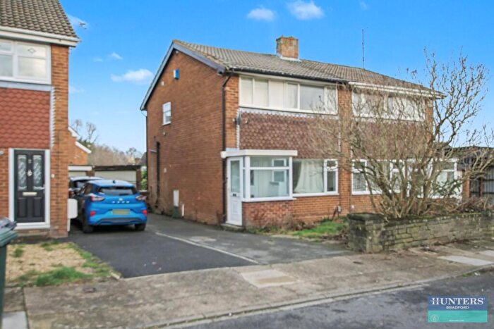 3 Bedroom Semi Detached House For Sale In Sandringham Close, Bradford, BD14