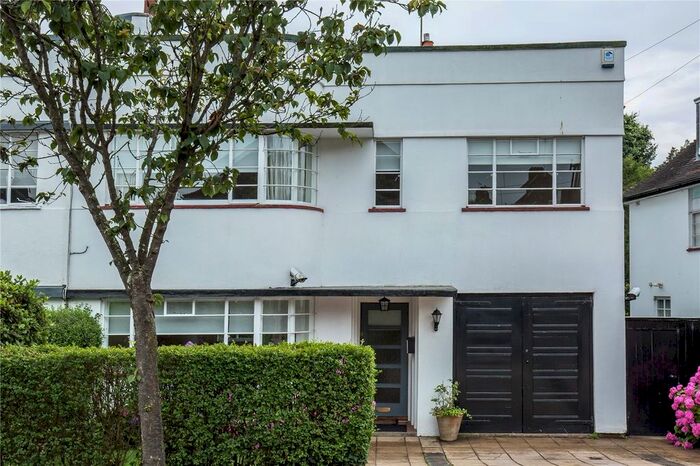 4 Bedroom Semi-Detached House To Rent In Vivian Way, London, N2