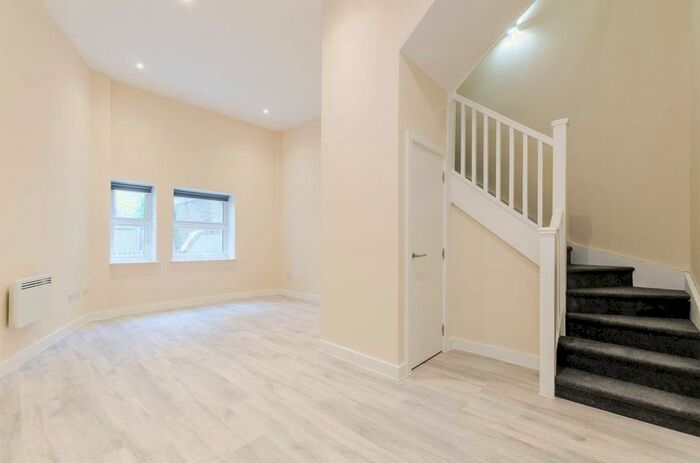 Studio To Rent In Brixton Road, Brixton, London, SW9